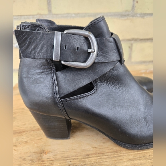 Vionic Rory Boots - Picture 2 of 10